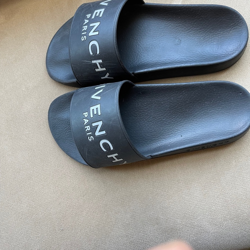 Givenchy - Picture 10 of 12